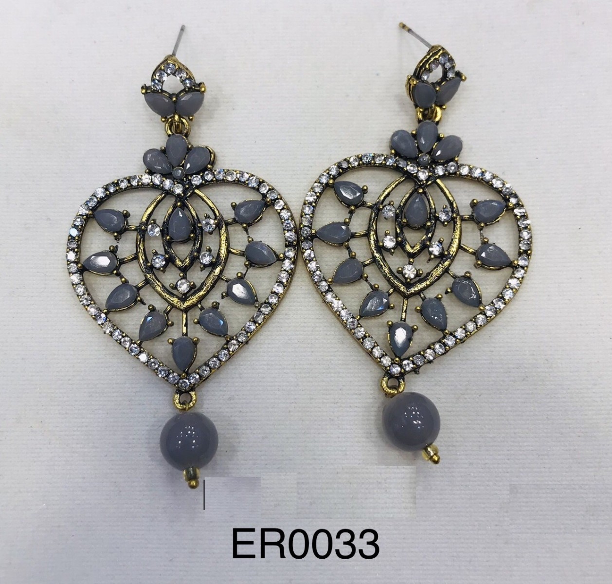 /2022/12/earing-er-0033-grey-heart-image1.jpeg